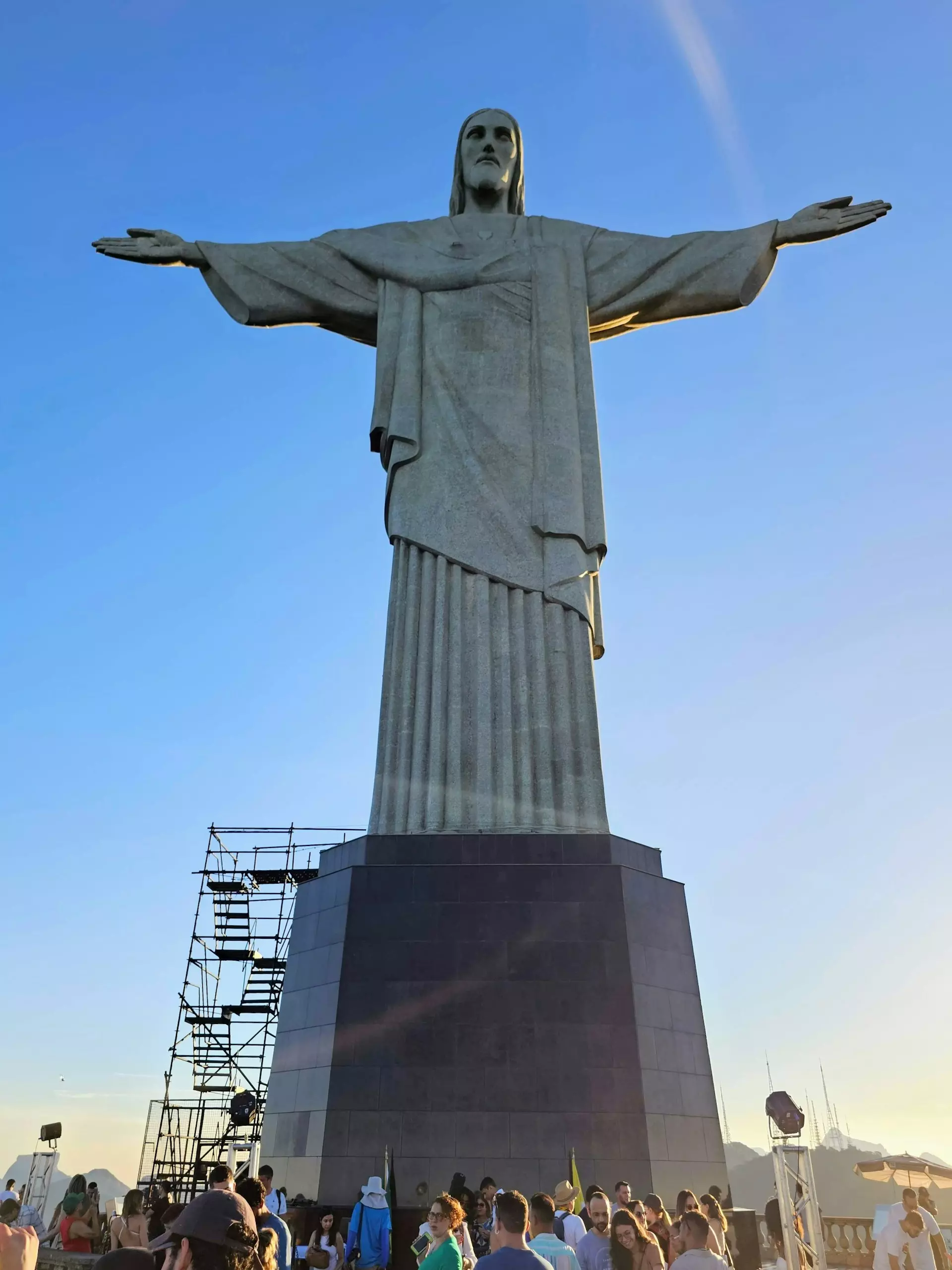 christ the redeemer statue
